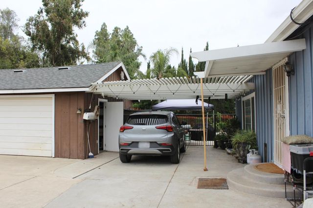 2307 N Hayes Avenue, Fresno, CA 93723