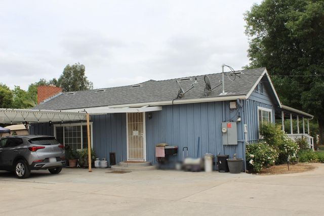 2307 N Hayes Avenue, Fresno, CA 93723