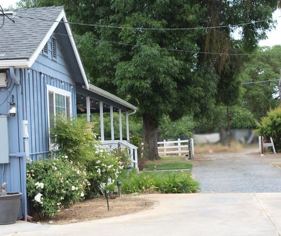2307 N Hayes Avenue, Fresno, CA 93723