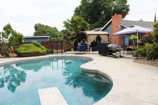 2307 N Hayes Avenue, Fresno, CA 93723