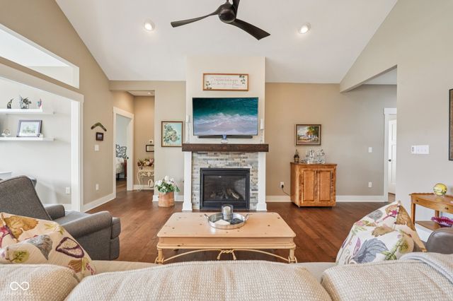 1569 Leisure Way, Greenfield, IN 46140