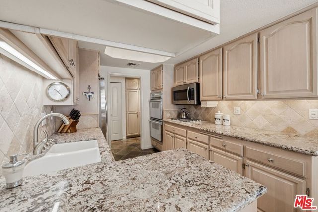 4235 Mary Ellen Avenue 303, Los Angeles, CA 91604