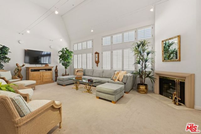 4235 Mary Ellen Avenue 303, Los Angeles, CA 91604