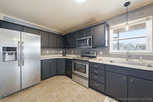 1643 S Oak Avenue, Bartlesville, OK 74003