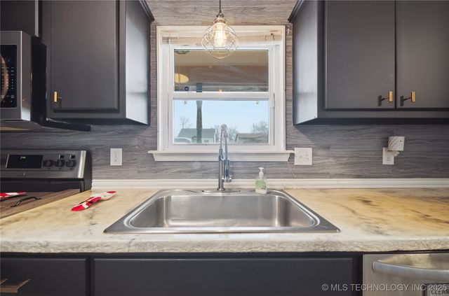 1643 S Oak Avenue, Bartlesville, OK 74003