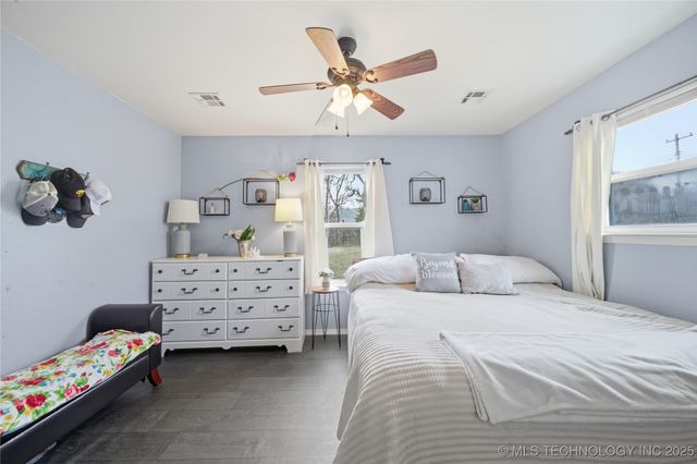 1643 S Oak Avenue, Bartlesville, OK 74003