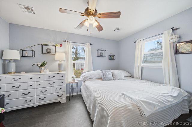 1643 S Oak Avenue, Bartlesville, OK 74003