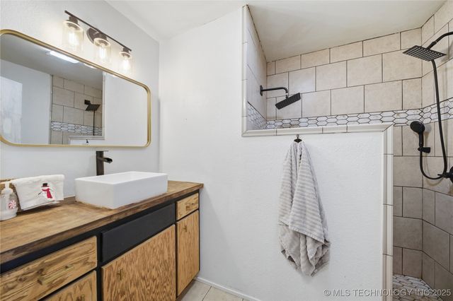 1643 S Oak Avenue, Bartlesville, OK 74003