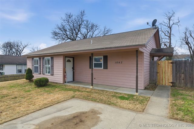 1643 S Oak Avenue, Bartlesville, OK 74003