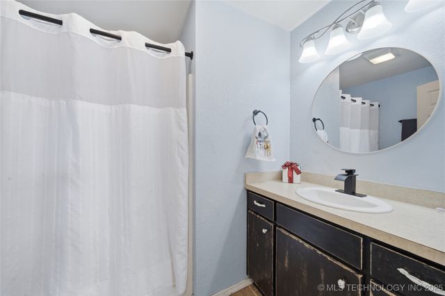 1643 S Oak Avenue, Bartlesville, OK 74003