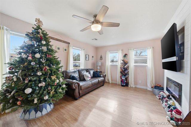 1643 S Oak Avenue, Bartlesville, OK 74003