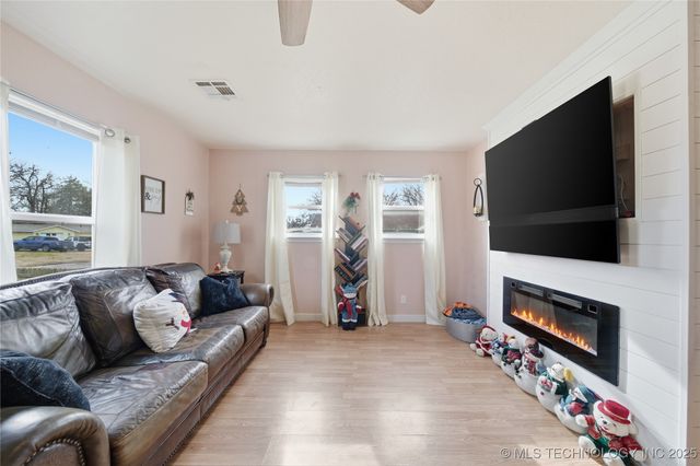 1643 S Oak Avenue, Bartlesville, OK 74003