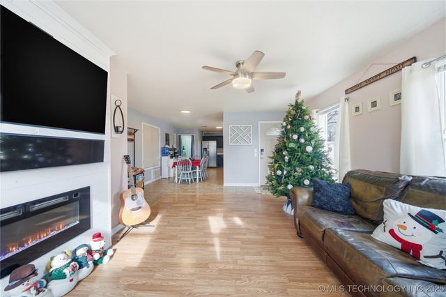 1643 S Oak Avenue, Bartlesville, OK 74003