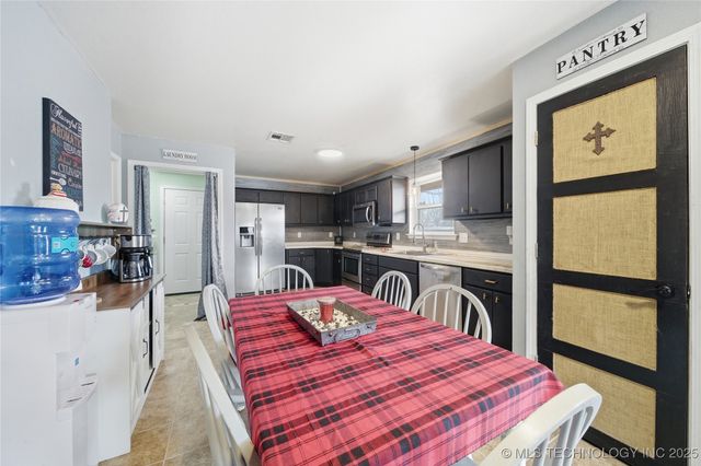 1643 S Oak Avenue, Bartlesville, OK 74003