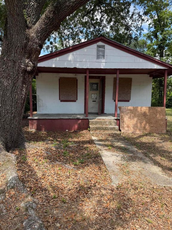 204 Lewis Street, Walterboro, SC 29488