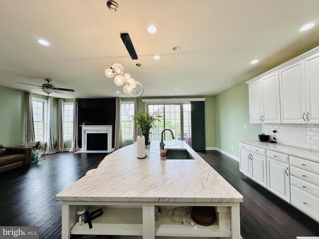 22611 WINDSOR LOCKS SQ, Ashburn, VA 20148