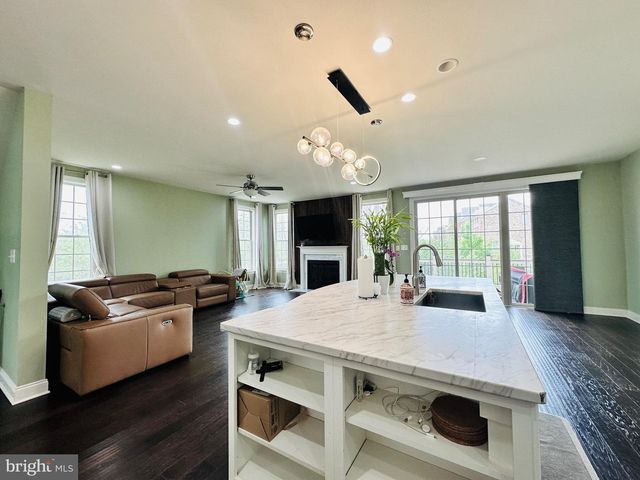 22611 WINDSOR LOCKS SQ, Ashburn, VA 20148