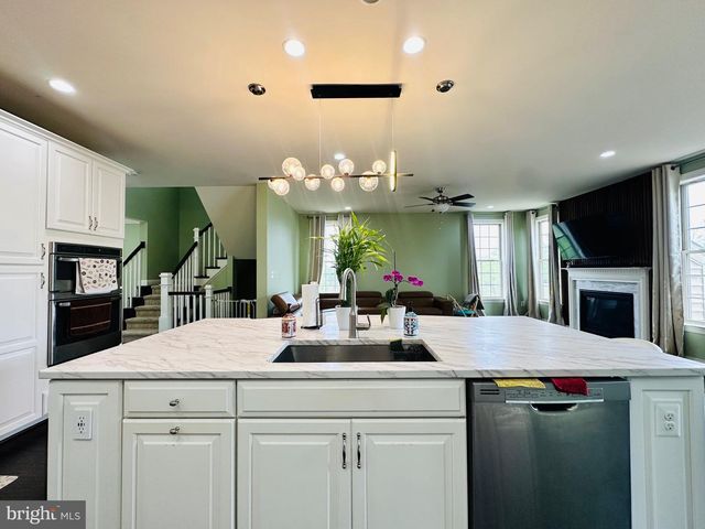 22611 WINDSOR LOCKS SQ, Ashburn, VA 20148