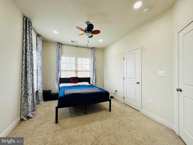 22611 WINDSOR LOCKS SQ, Ashburn, VA 20148