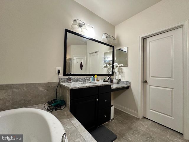 22611 WINDSOR LOCKS SQ, Ashburn, VA 20148
