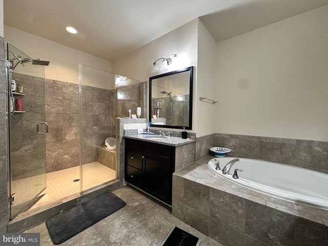 22611 WINDSOR LOCKS SQ, Ashburn, VA 20148