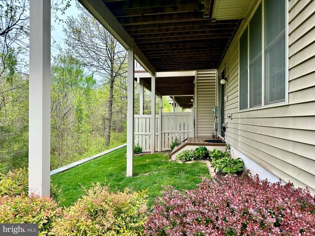 22611 WINDSOR LOCKS SQ, Ashburn, VA 20148