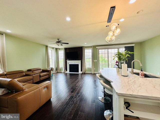 22611 WINDSOR LOCKS SQ, Ashburn, VA 20148