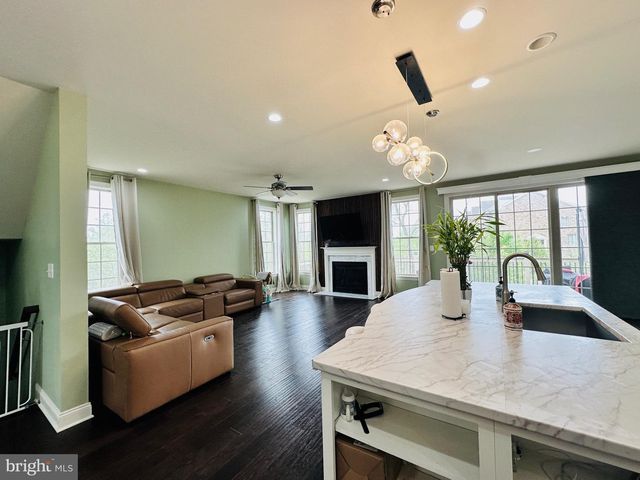 22611 WINDSOR LOCKS SQ, Ashburn, VA 20148