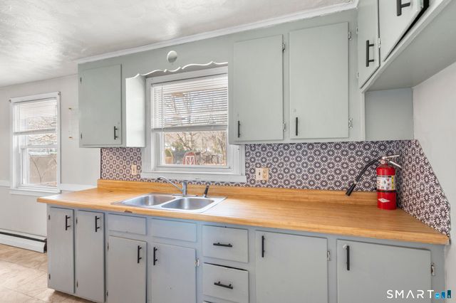 17 Dune Road, Enfield, CT 06082