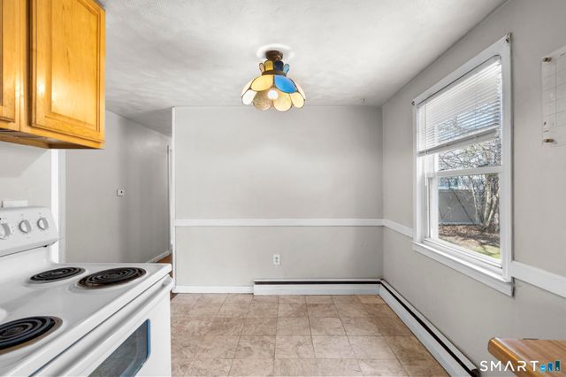 17 Dune Road, Enfield, CT 06082