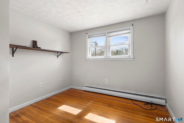 17 Dune Road, Enfield, CT 06082