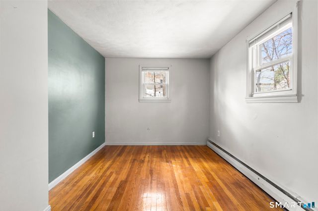 17 Dune Road, Enfield, CT 06082