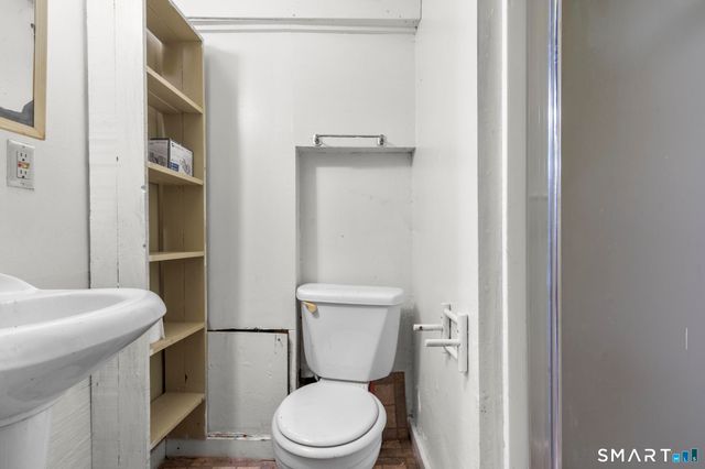 17 Dune Road, Enfield, CT 06082