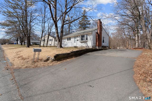 17 Dune Road, Enfield, CT 06082