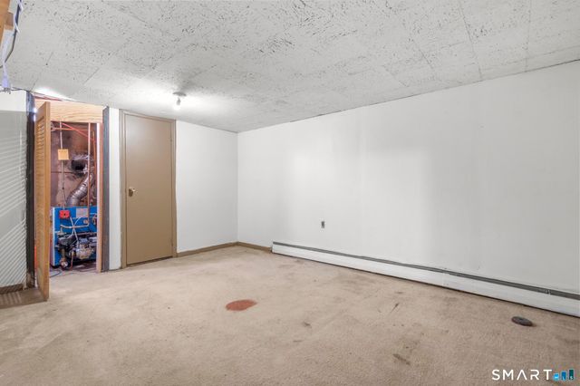 17 Dune Road, Enfield, CT 06082