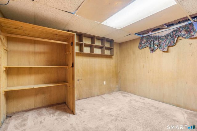 17 Dune Road, Enfield, CT 06082