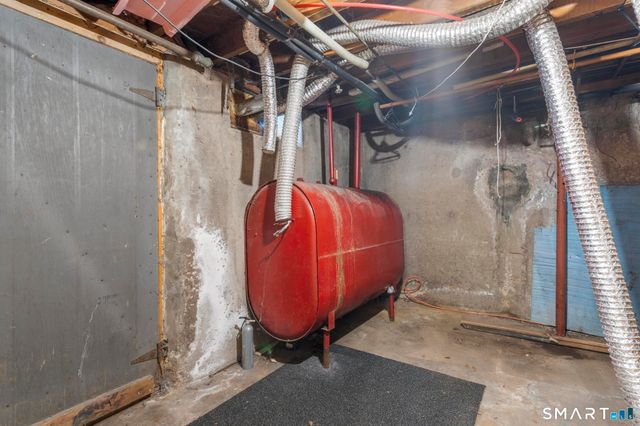 17 Dune Road, Enfield, CT 06082