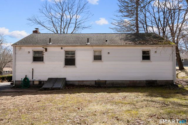 17 Dune Road, Enfield, CT 06082