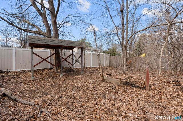 17 Dune Road, Enfield, CT 06082