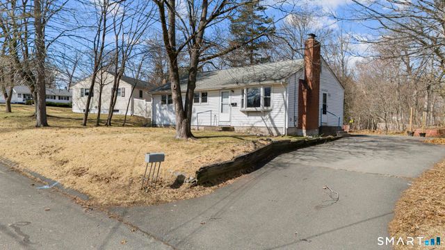 17 Dune Road, Enfield, CT 06082