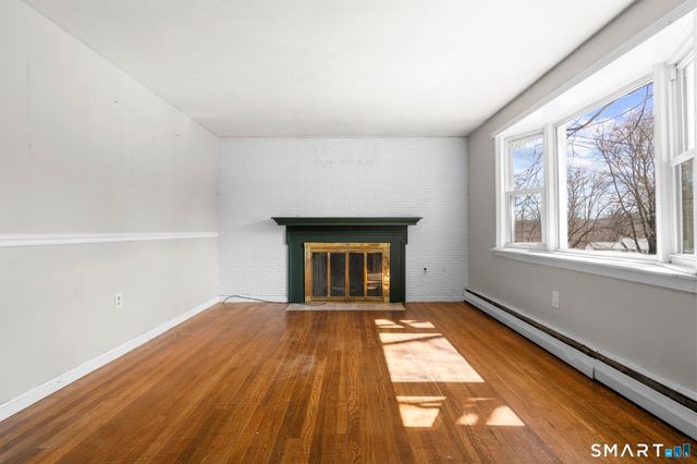 17 Dune Road, Enfield, CT 06082