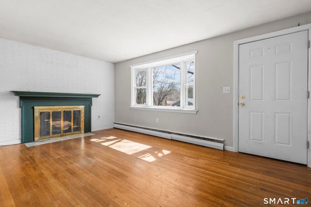 17 Dune Road, Enfield, CT 06082