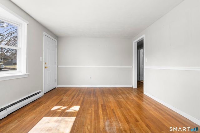 17 Dune Road, Enfield, CT 06082