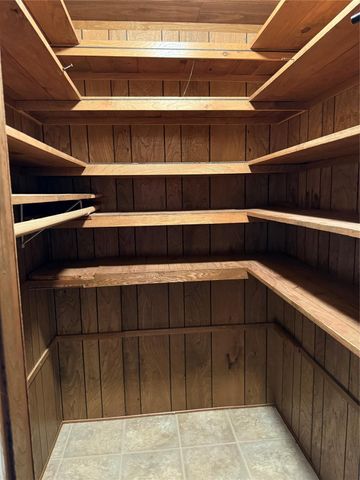 285 Meadowview Drive, El Campo, TX 77437