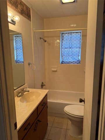 285 Meadowview Drive, El Campo, TX 77437