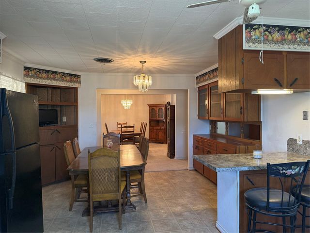 285 Meadowview Drive, El Campo, TX 77437