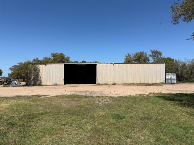 285 Meadowview Drive, El Campo, TX 77437