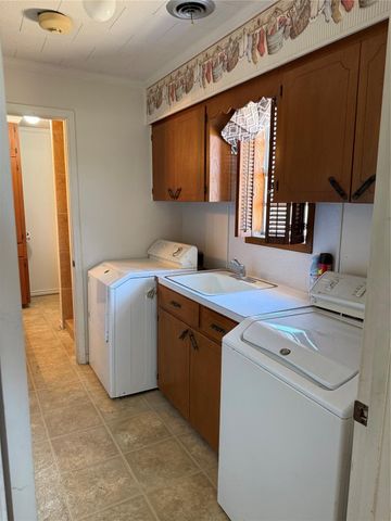 285 Meadowview Drive, El Campo, TX 77437