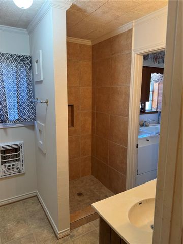 285 Meadowview Drive, El Campo, TX 77437