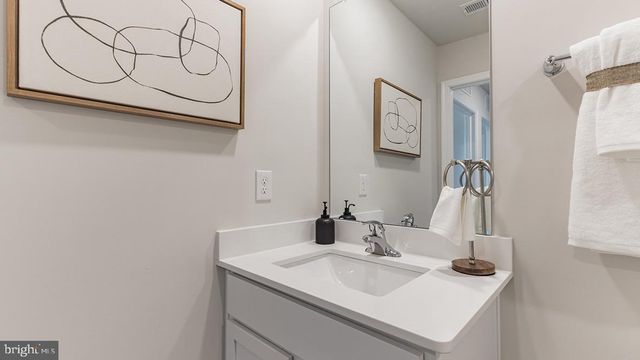 105 MAZZEO DR, Glassboro, NJ 08028